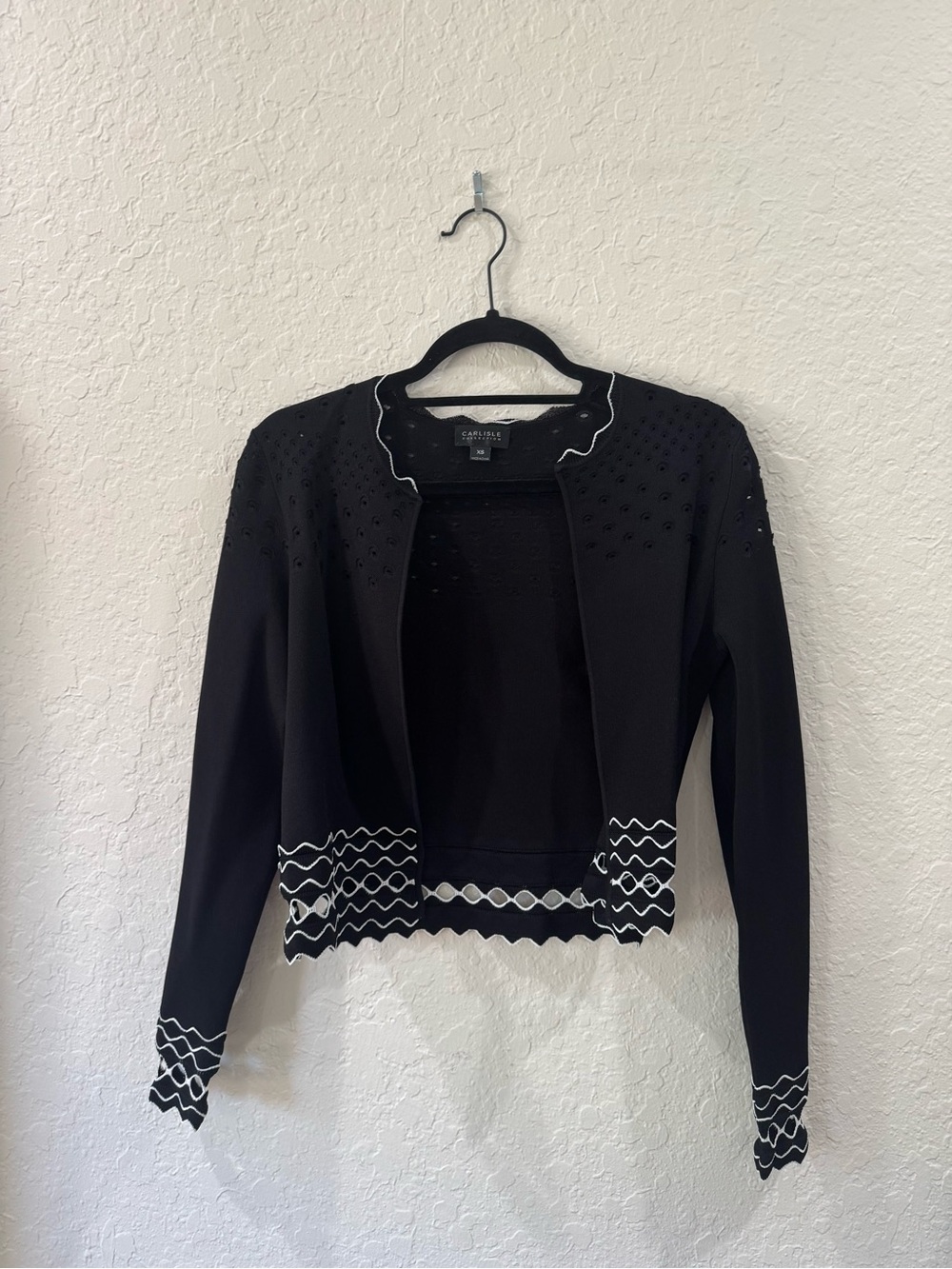 Black Cropped Open-Front Cardigan with White Wave Trim